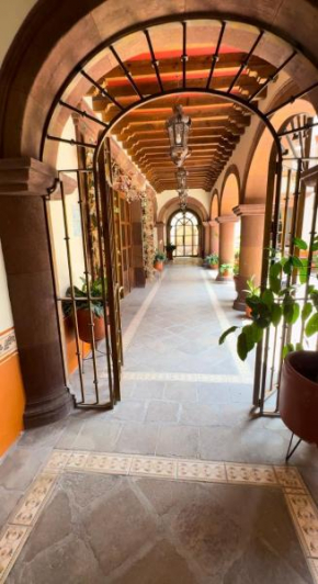 Ex Hacienda Manantial Casa Colonial en SMA